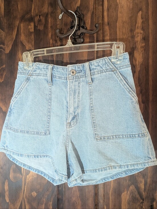 Abercrombie & Fitch Pants - Abercrombie & Fitch High Rise Linen-Blend Denim Shorts